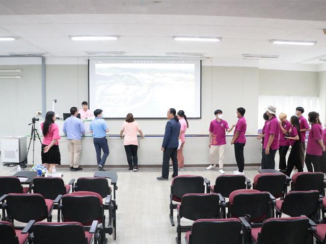 คณะรัฐศาสตร์และสังคมศาสตร์ 