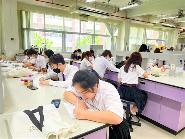 หลักสูตรวิทยาศาสตรบัณฑิต สาขาวิชาอนามัยสิ่งแวดล้อม คณะสาธารณสุขศาสตร์ มหาวิทยาลัยพะเยา ได้จัดกิจกรรมปฐมนิเทศนิสิตใหม่อนามัยสิ่งแวดล้อม (Welcome to EHUP) เวลา 08.30 น. – 12.00 น. ณ ห้อง MD2201 ชั้น 2 คณะสาธารณสุขศาสตร์ มหาวิทยาลัยพะเยา