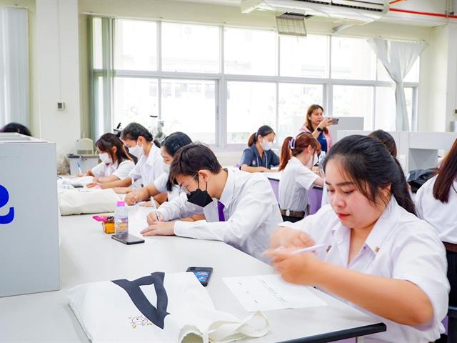 หลักสูตรวิทยาศาสตรบัณฑิต สาขาวิชาอนามัยสิ่งแวดล้อม คณะสาธารณสุขศาสตร์ มหาวิทยาลัยพะเยา ได้จัดกิจกรรมปฐมนิเทศนิสิตใหม่อนามัยสิ่งแวดล้อม (Welcome to EHUP) เวลา 08.30 น. – 12.00 น. ณ ห้อง MD2201 ชั้น 2 คณะสาธารณสุขศาสตร์ มหาวิทยาลัยพะเยา
