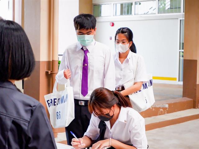 หลักสูตรวิทยาศาสตรบัณฑิต สาขาวิชาอนามัยสิ่งแวดล้อม คณะสาธารณสุขศาสตร์ มหาวิทยาลัยพะเยา ได้จัดกิจกรรมปฐมนิเทศนิสิตใหม่อนามัยสิ่งแวดล้อม (Welcome to EHUP) เวลา 08.30 น. – 12.00 น. ณ ห้อง MD2201 ชั้น 2 คณะสาธารณสุขศาสตร์ มหาวิทยาลัยพะเยา