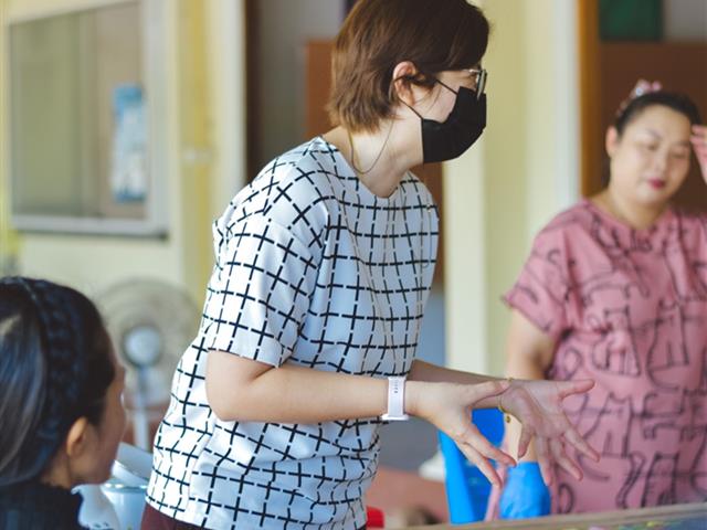 คณะศิลปศาสตร์ดำเนินโครงการอบรมและ Workshop เรียนรู้การผลิตผลิตภัณฑ์วุ้นกรอบขิง