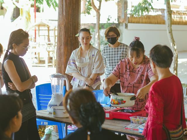 คณะศิลปศาสตร์ดำเนินโครงการอบรมและ Workshop เรียนรู้การผลิตผลิตภัณฑ์วุ้นกรอบขิง