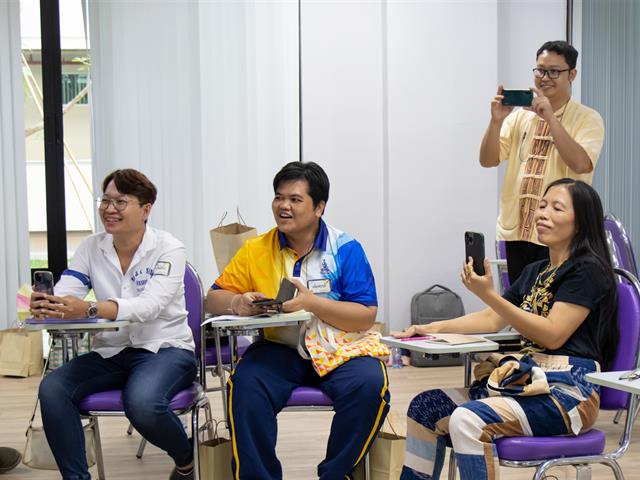 ศูนย์ภาษา คณะศิลปศาสตร์ จัดโครงการหลักสูตรระยะสั้น ประกาศนียบัตรศิลปะการประพันธ์กวีนิพนธ์และเพลงเพื่ออาชีพ