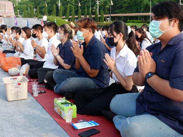 คณะวิศวะฯ มพ. นำทีมสโมสรนิสิต เข้าร่วมกิจกรรมตักบาตรน้องใหม่ 66