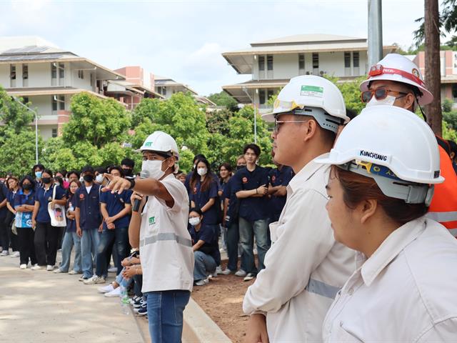 วิศวกรรมโยธา ม.พะเยาร่วมกับทีมวิศวกร ไร้ท์ทันเน็ลลิ่ง จัดอบรมเทคนิคการพ่นคอนกรีตผนังอุโมงค์ให้แก่นิสิต