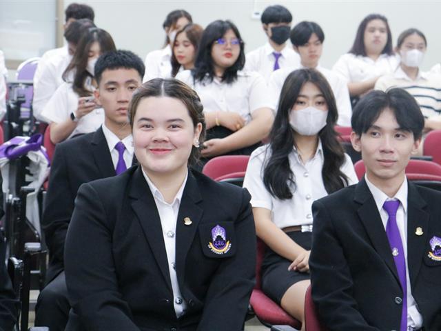 คณะรัฐศาสตร์และสังคมศาสตร์ 