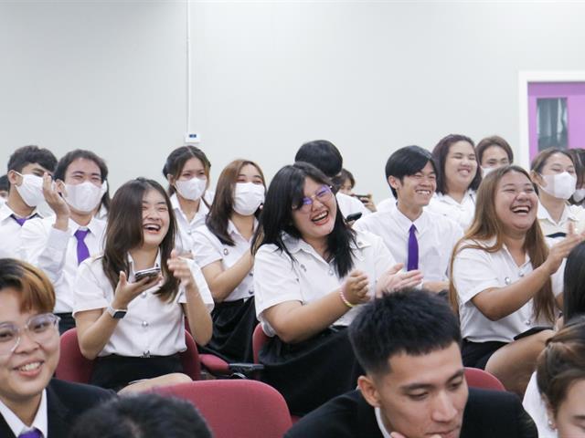 คณะรัฐศาสตร์และสังคมศาสตร์ 