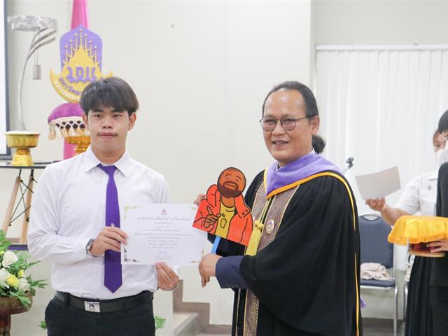 คณะรัฐศาสตร์และสังคมศาสตร์ 