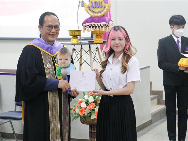 คณะรัฐศาสตร์และสังคมศาสตร์ 