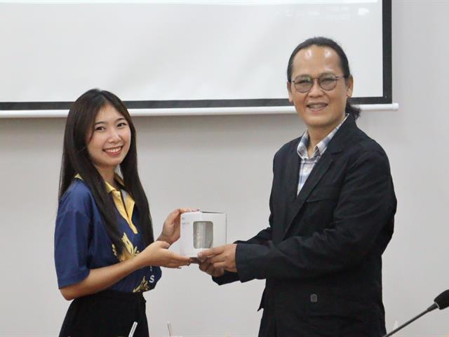 คณะรัฐศาสตร์และสังคมศาสตร์ 