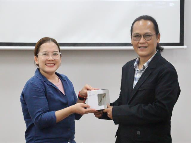 คณะรัฐศาสตร์และสังคมศาสตร์ 