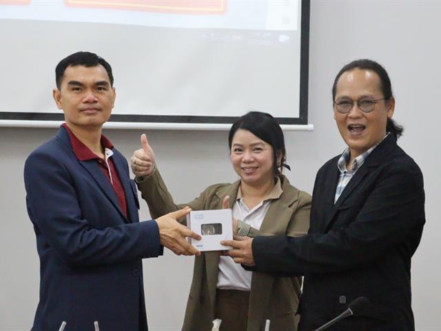 คณะรัฐศาสตร์และสังคมศาสตร์ 