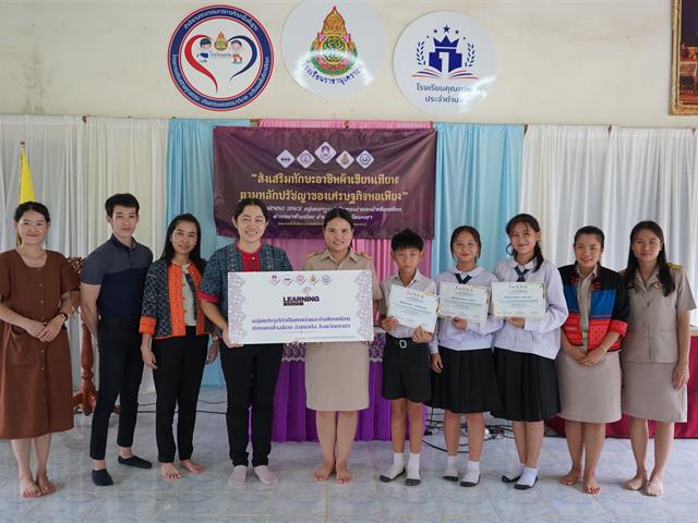ส่งเสริมทักษะอาชีพผ้าเขียนเทียน
