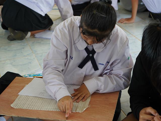 ส่งเสริมทักษะอาชีพผ้าเขียนเทียน