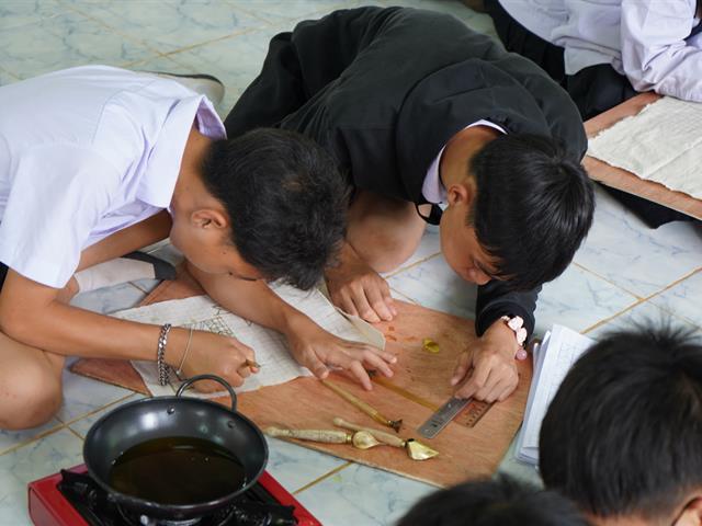 ส่งเสริมทักษะอาชีพผ้าเขียนเทียน