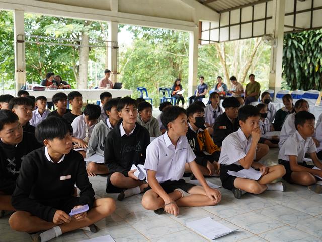 ส่งเสริมทักษะอาชีพผ้าเขียนเทียน