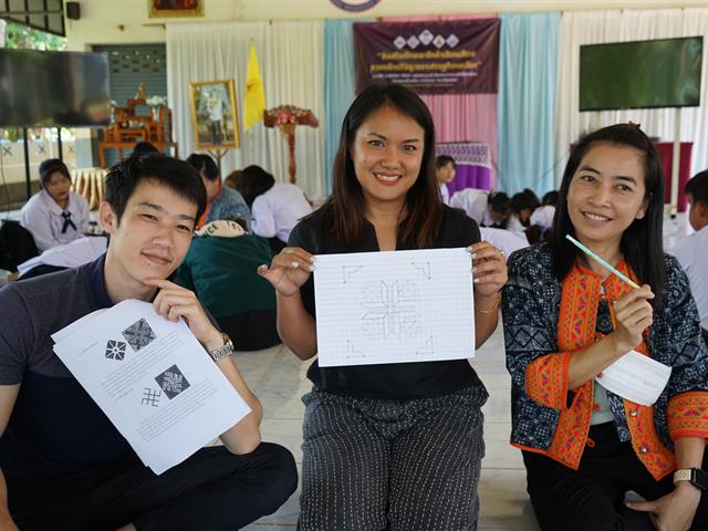 ส่งเสริมทักษะอาชีพผ้าเขียนเทียน