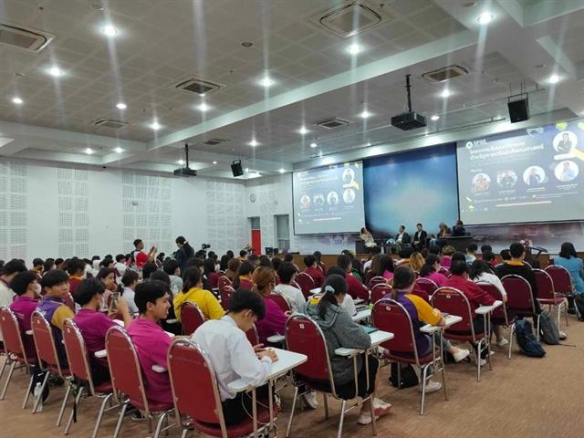 คณะรัฐศาสตร์และสังคมศาสตร์ 