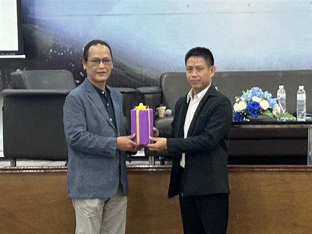 คณะรัฐศาสตร์และสังคมศาสตร์ 