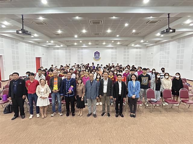 คณะรัฐศาสตร์และสังคมศาสตร์ 