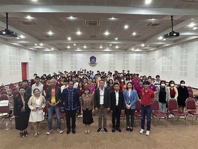 คณะรัฐศาสตร์และสังคมศาสตร์ 