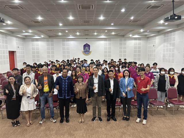 คณะรัฐศาสตร์และสังคมศาสตร์ 