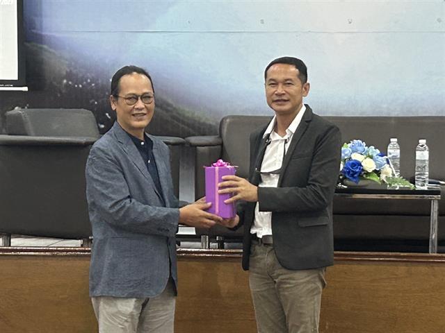 คณะรัฐศาสตร์และสังคมศาสตร์ 