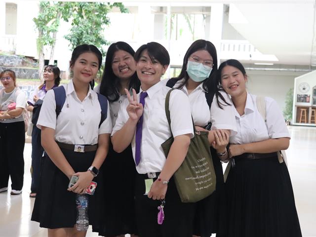 คณะรัฐศาสตร์และสังคมศาสตร์ 