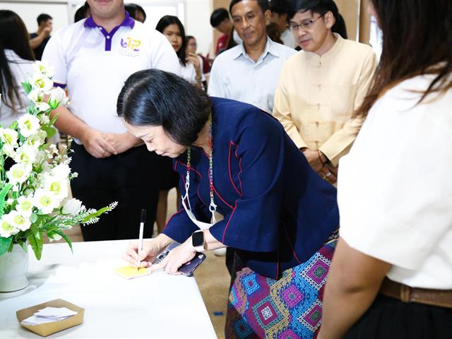 คณะสาธารณสุขศาสตร์ และสโมสรนิสิตคณะสาธารณสุขศาสตร์ ได้จัดกิจกรรมกาดฮีลใจ#1 (ฮีลใจวัยทีน Strong Together) ณ ลานอเนกประสงค์คณะสาธารณสุขศาสตร์ 