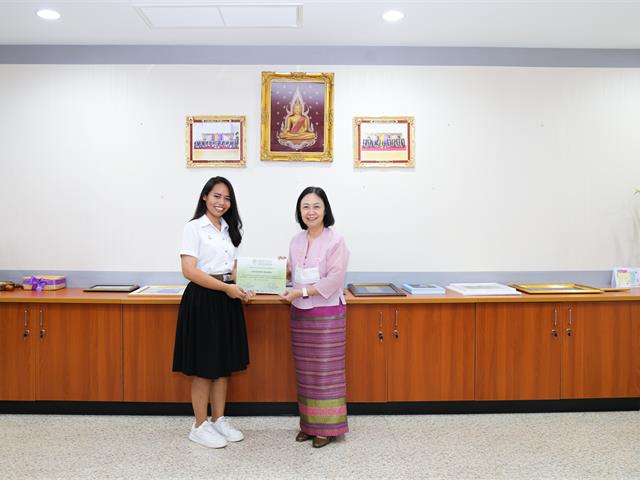 อธิการบดีมหาวิทยาลัยพะเยา แสดงความยินดีกับทีมนิสิต  โครงการ “Bitter like, better life : ขมนิดชีวิตเปลี่ยน ผ่านการคัดเลือกโครงการรากแก้ว ประจำปี 2566 โดยมูลนิธิรากแก้ว