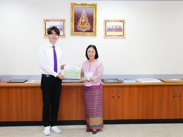 อธิการบดีมหาวิทยาลัยพะเยา แสดงความยินดีกับทีมนิสิต  โครงการ “Bitter like, better life : ขมนิดชีวิตเปลี่ยน ผ่านการคัดเลือกโครงการรากแก้ว ประจำปี 2566 โดยมูลนิธิรากแก้ว