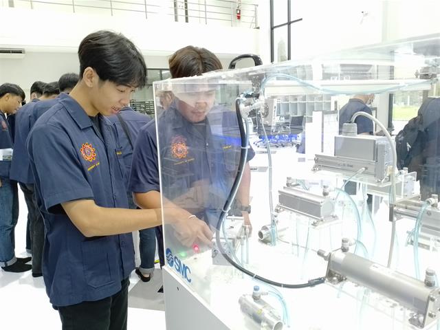 นิสิตวิศวกรรมเครื่องกล ศึกษาดูงานหลักสูตรนิวแมติกส์  โดยบริษัท เอส.เอ็ม.ซี. (ประเทศไทย) จำกัด