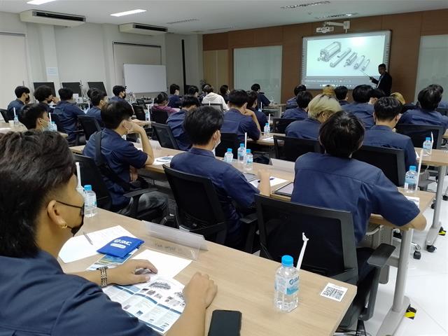 นิสิตวิศวกรรมเครื่องกล ศึกษาดูงานหลักสูตรนิวแมติกส์  โดยบริษัท เอส.เอ็ม.ซี. (ประเทศไทย) จำกัด