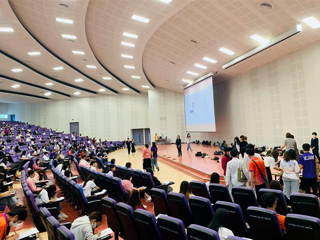 ศูนย์ภาษา คณะศิลปศาสตร์ จัดทดสอบวัดความรู้ภาษาอังกฤษ โดยใช้ข้อสอบศูนย์ภาษา (UP-STEP)