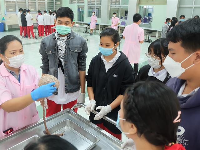 สาขากายวิภาคศาสตร์และสาขาสรีรวิทยา คณะวิทยาศาสตร์การแพทย์ ให้การต้อนรับคณะศึกษาดูงานจากโรงเรียนเชียงรายวิทยาคม