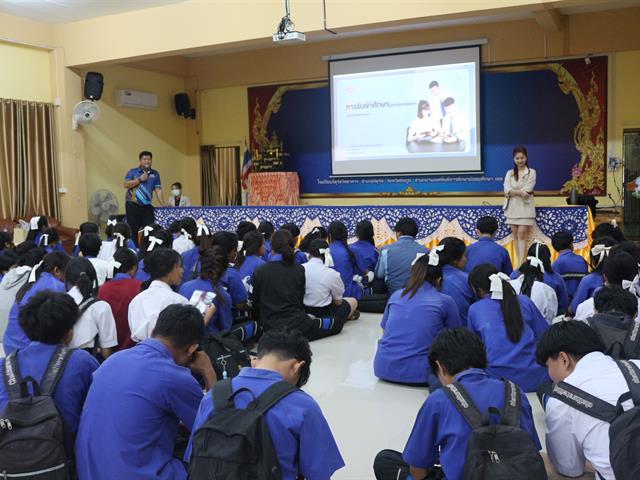 คณะวิทยาศาสตร์การแพทย์ออกแนะแนวการศึกษาต่อในระดับอุดมศึกษาให้กับโรงเรียนในพื้นที่ภาคตะวันออกเฉียงเหนือวันที่ 2