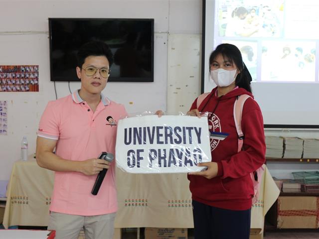 คณะวิทยาศาสตร์การแพทย์ออกแนะแนวการศึกษาต่อในระดับอุดมศึกษาให้กับโรงเรียนในพื้นที่ภาคตะวันออกเฉียงเหนือวันที่ 3