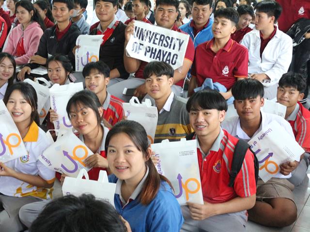 คณะวิทยาศาสตร์การแพทย์ออกแนะแนวการศึกษาต่อในระดับอุดมศึกษาให้กับโรงเรียนในพื้นที่ภาคตะวันออกเฉียงเหนือวันที่ 4