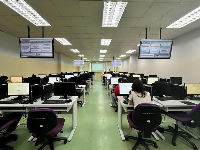 ศูนย์ภาษา คณะศิลปศาสตร์ จัดทดสอบวัดความรู้ภาษาอังกฤษโดยโปรแกรมสำเร็จรูป เพื่อประกอบการสำเร็จการศึกษาและเทียบรายวิชาภาษาอังกฤษเพื่อการสื่อสารฯ
