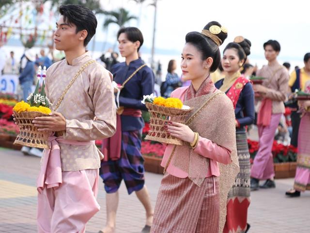 มหาวิทยาลัยพะเยา ร่วมงานพิธีเปิด "อิ่มไอหนาว แอ่วม่วนลำ @กว๊านพะเยา" มหกรรมการเกษตรและท่องเที่ยวถนนสายดอกไม้งามกว๊านพะเยา