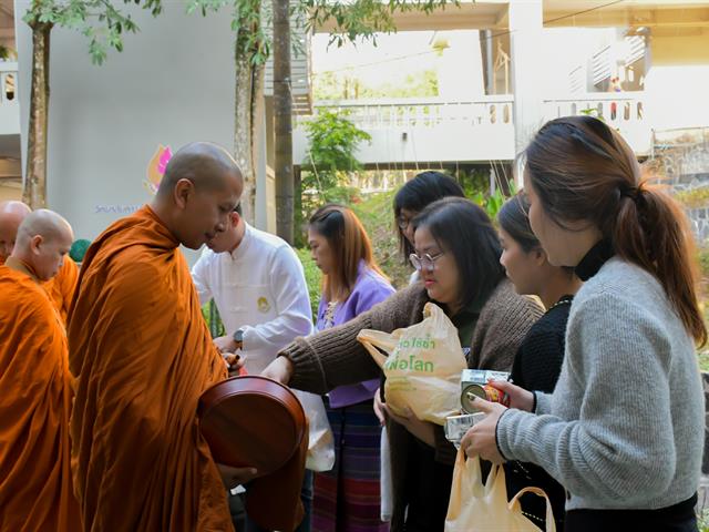 คณะกรรมการประจำวิทยาลัยการศึกษา ร่วมทำบุญตักบาตร เนื่องในโอกาสวันส่งท้ายปีเก่า ต้อนรับปีใหม่ พ.ศ.2567