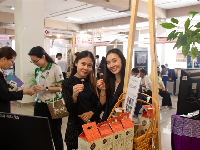 คณะศิลปศาสตร์ ร่วมจัดบูธ 1 คณะ 1 ชุมชนนวัตกรรม ในการประชุมวิชาการระดับชาติ พะเยาวิจัย ครั้งที่ 13