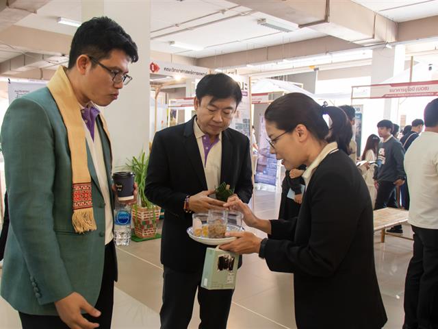 คณะศิลปศาสตร์ ร่วมจัดบูธ 1 คณะ 1 ชุมชนนวัตกรรม ในการประชุมวิชาการระดับชาติ พะเยาวิจัย ครั้งที่ 13