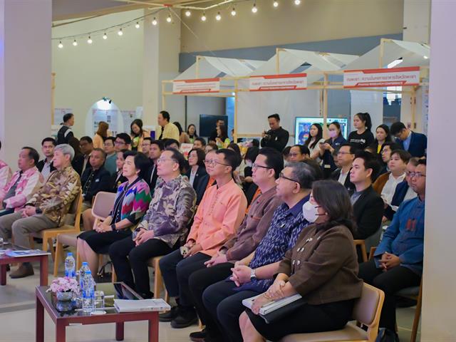 วิทยาลัยการศึกษา คว้าโล่รางวัลระดับเหรีญทองแดง โครงการ 1 คณะ 1 ชุมชนนวัตกรรม ในงานพะเยาวิจัยครั้งที่ 13 และรางวัลนักวิจัยดีเด่นมหาวิทยาลัยพะเยา