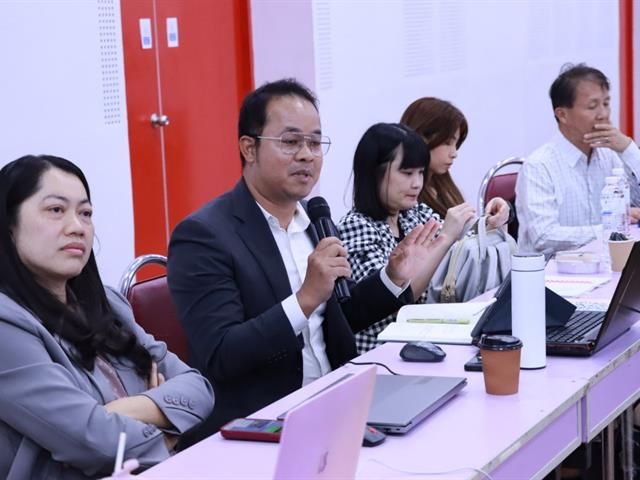 กองบริการการศึกษา อาจารย์ระดับมืออาชีพ