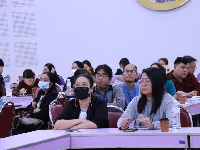 กองบริการการศึกษา อาจารย์ระดับมืออาชีพ