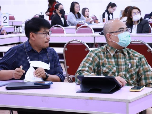 กองบริการการศึกษา อาจารย์ระดับมืออาชีพ