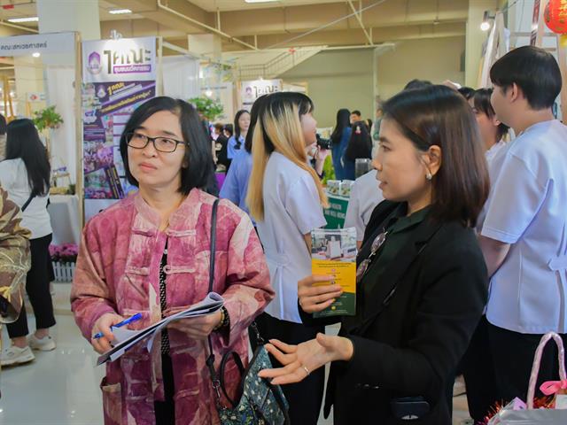 School of Education received the bronze medal for the 1 Faculty 1 Innovation Community project at the 13th Phayao Research Conference and the Outstanding Researcher award from the University of Phayao.