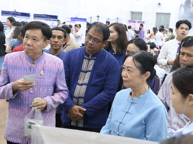 คณะสาธารณสุขศาสตร์ จัดกิจกรรมสรุปผลการดำเนินโครงการฝึกบูรณาการความรู้และทักษะแบบสหวิชาชีพจากห้องเรียนสู่ชุมชน (Inter-professional Education: IPE ) ครั้งที่ 2 กิจกรรม Show & Share ณ ห้องประชุมเมืองพะเยา อาคารเทคโนโลยีสารสนเทศและการสื่อสาร มหาวิทยาลัยพะเยา 