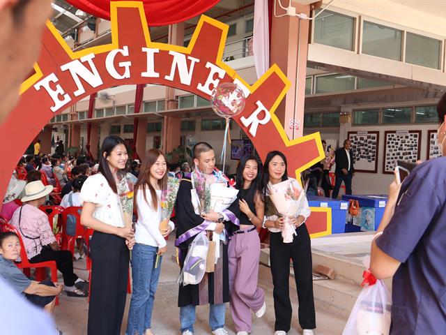 คณะวิศวกรรมศาสตร์ ขอแสดงความยินดีกับบัณฑิตและมหาบัณฑิต ในพิธีพระราชทานปริญญาบัตร ประจำปีการศึกษา 2565